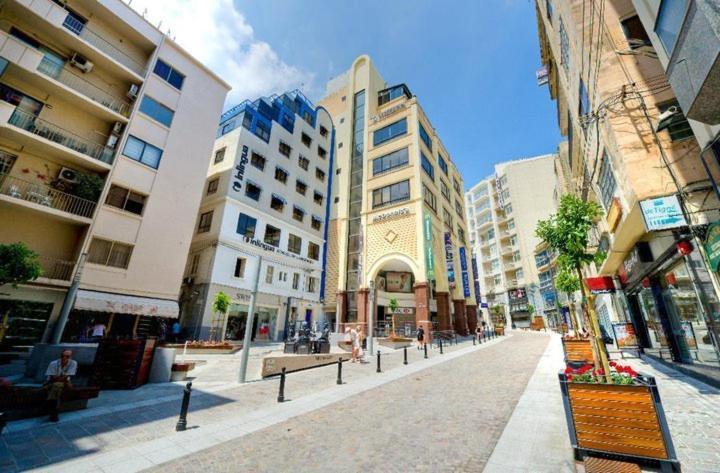 Appartement Splendid Seaside Retreat On Spinola Bay à San Ġiljan Extérieur photo