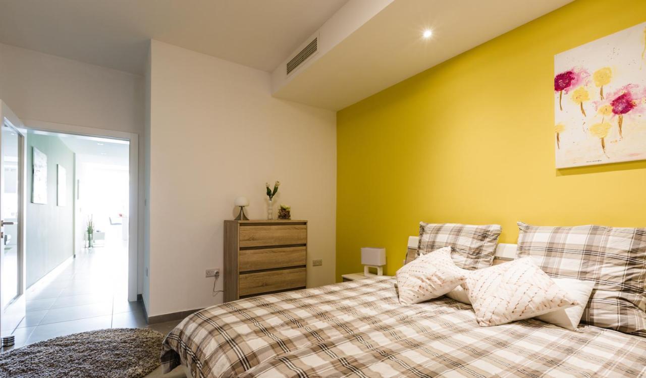 Appartement Splendid Seaside Retreat On Spinola Bay à San Ġiljan Extérieur photo